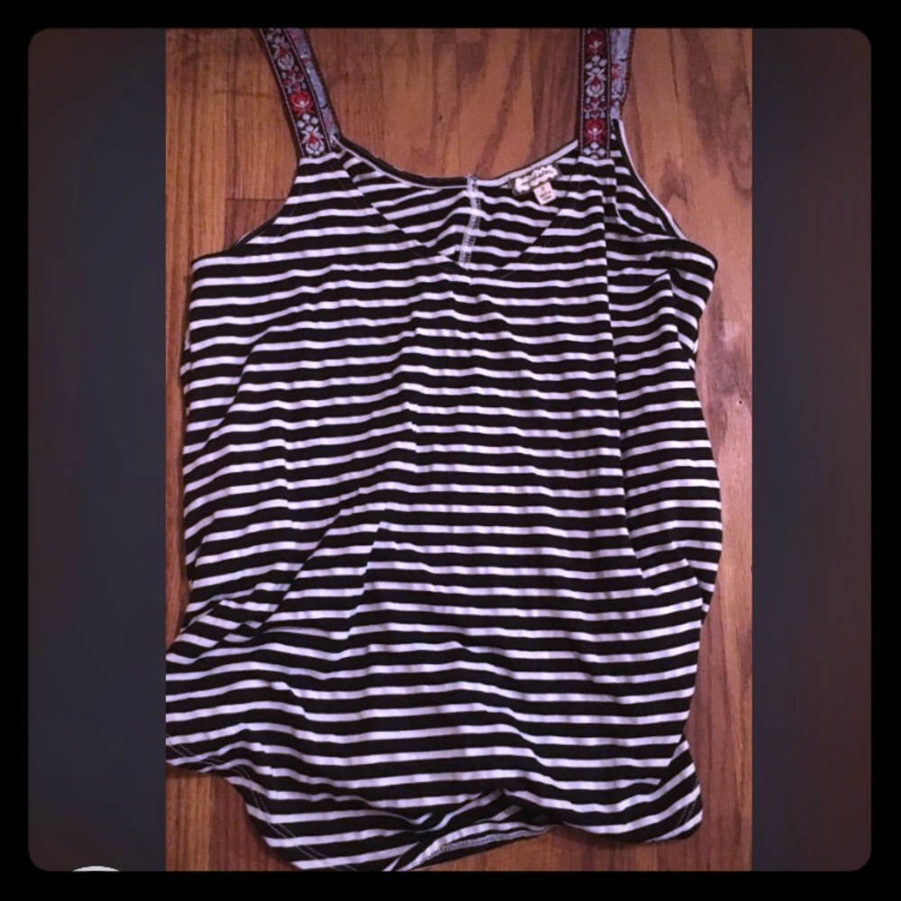 Flowy white and black striped tank